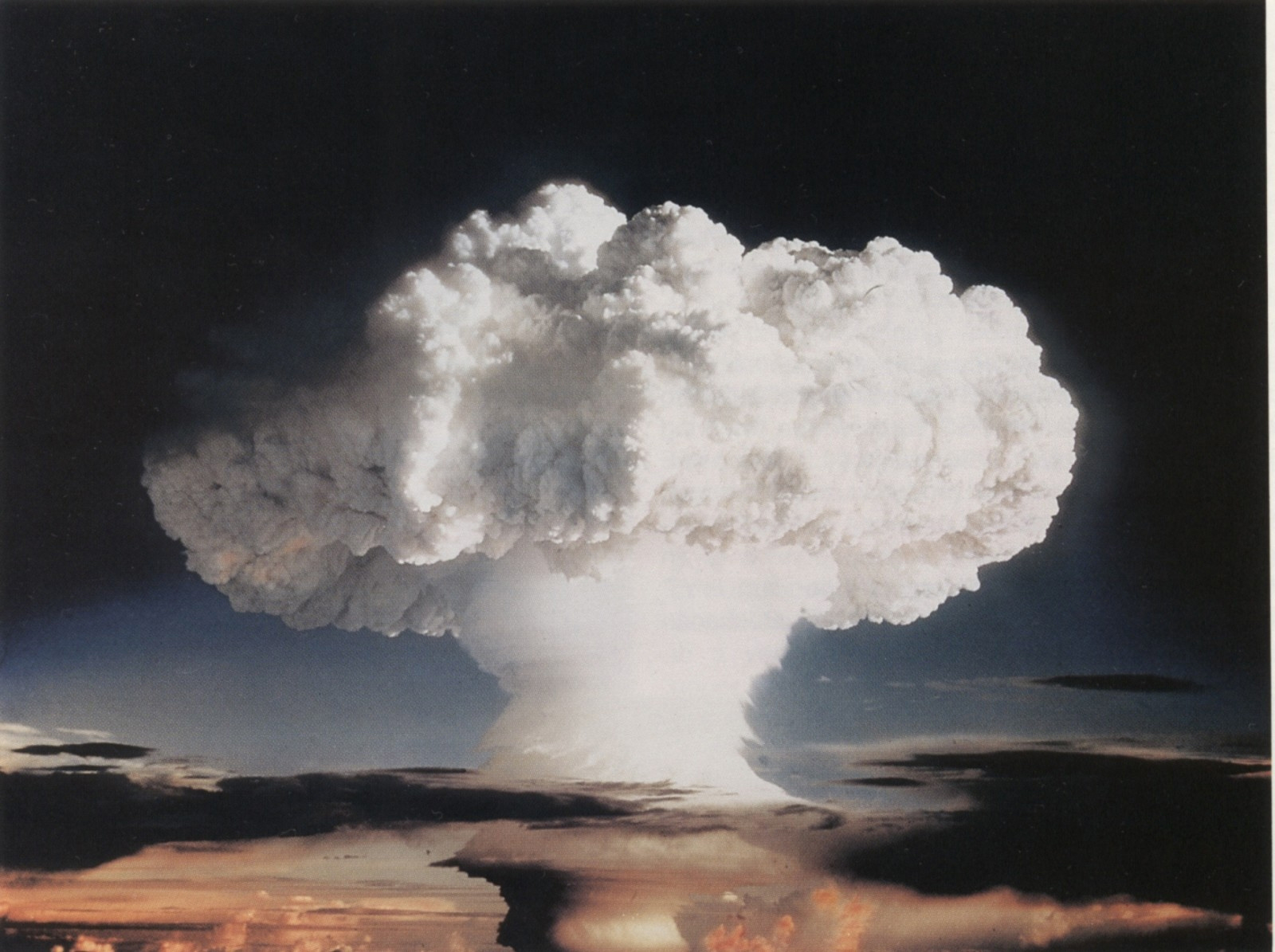 Fig. 3: Unknown photographer. 1952. «Ivy Mike Mushroom Cloud» [Photograph]
