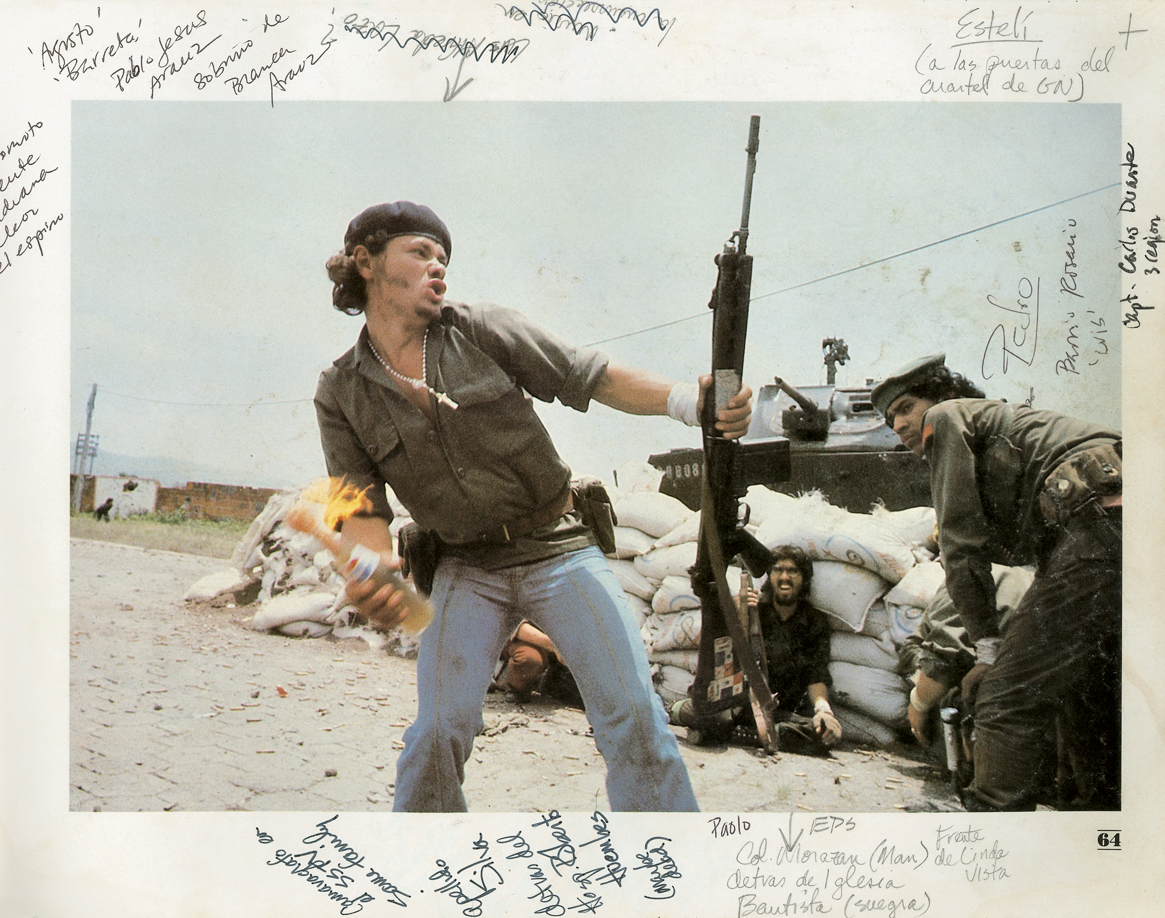 Fig. 2: Meiselas, Susan. 1991. Nicaragua. «Sandinistas at the Walls of the Esteli National Guard Headquarters». [Annotated photograph with field notes from the search for the original subjects in the photographs for the film «Pictures from a revolution»]
