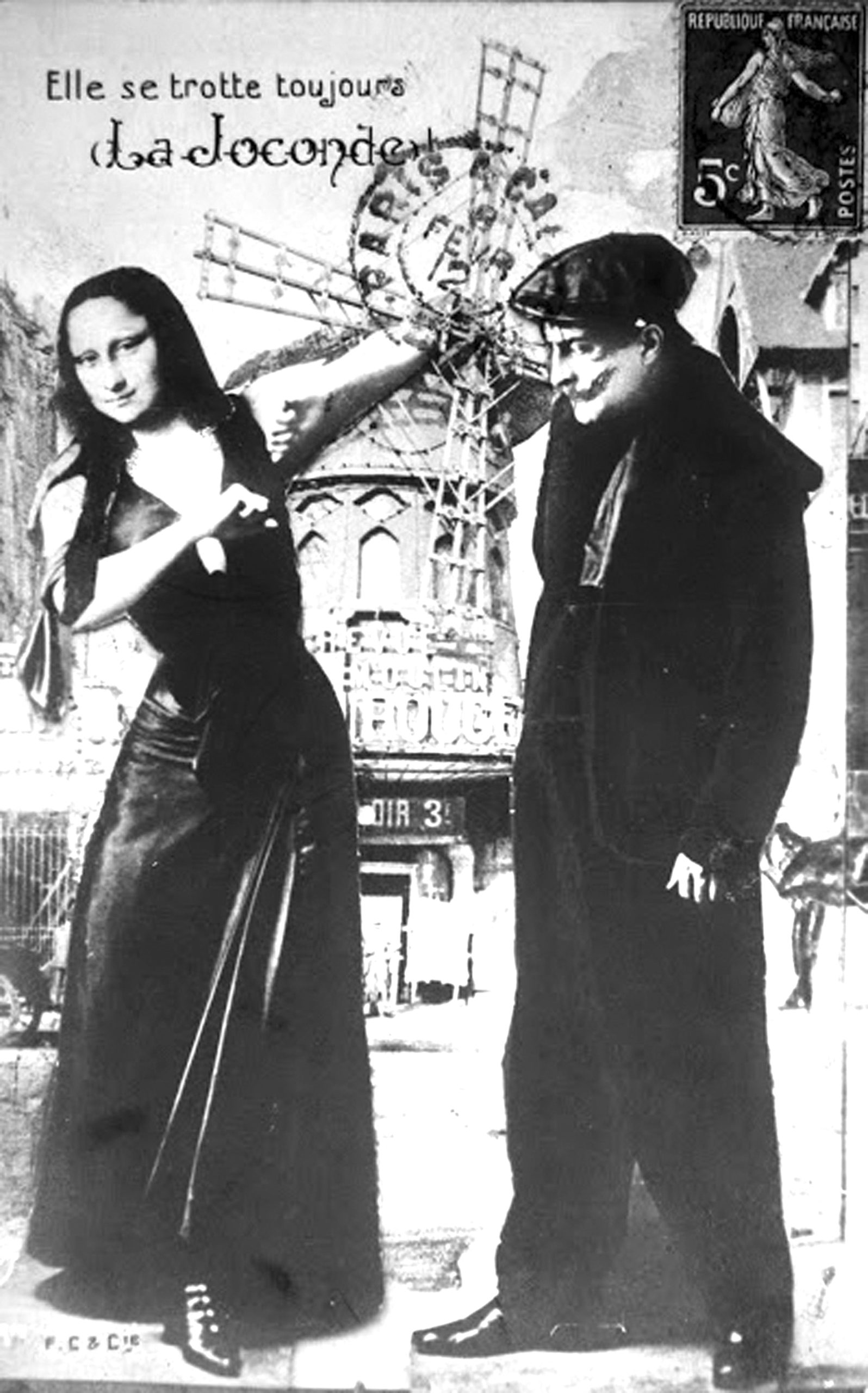 Fig. 2: P.C. & Cie. Année inconnue. «La Joconde au Moulin Rouge». [Carte postale] Dans cette série intitulée «Elle se trotte», on la retrouve encore au Louvre ou devant l’Opéra ayant fait des emplettes, aux Champs-Élysées, au Quai d’Orsay, aux Pyramides d’Égypte en compagnie d’Arsène Lupin, à bicyclette (ce qui est l’indice d’une émancipation) et à New York. 