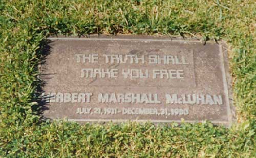 McLuhan, Eric. Année inconnue. «Herbert Marshall McLuhan Grave» [Photographie] 