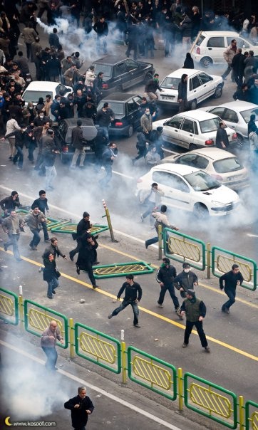 Fig. 5: Unknown photographer. December 27th 2009.  «Violent clashes» [Photograph]
