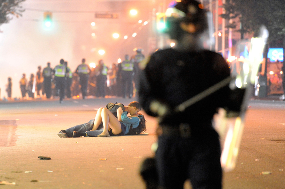 Lam, Rich. 2011. «Riot Breaks Out After Game In Vancouver» [Photographie] 