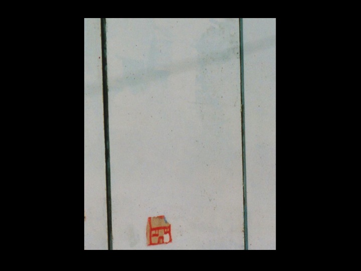 Fig. 1: Lachapelle, Louise. «La maison rouge sur le mur» [Capture d’écran]
