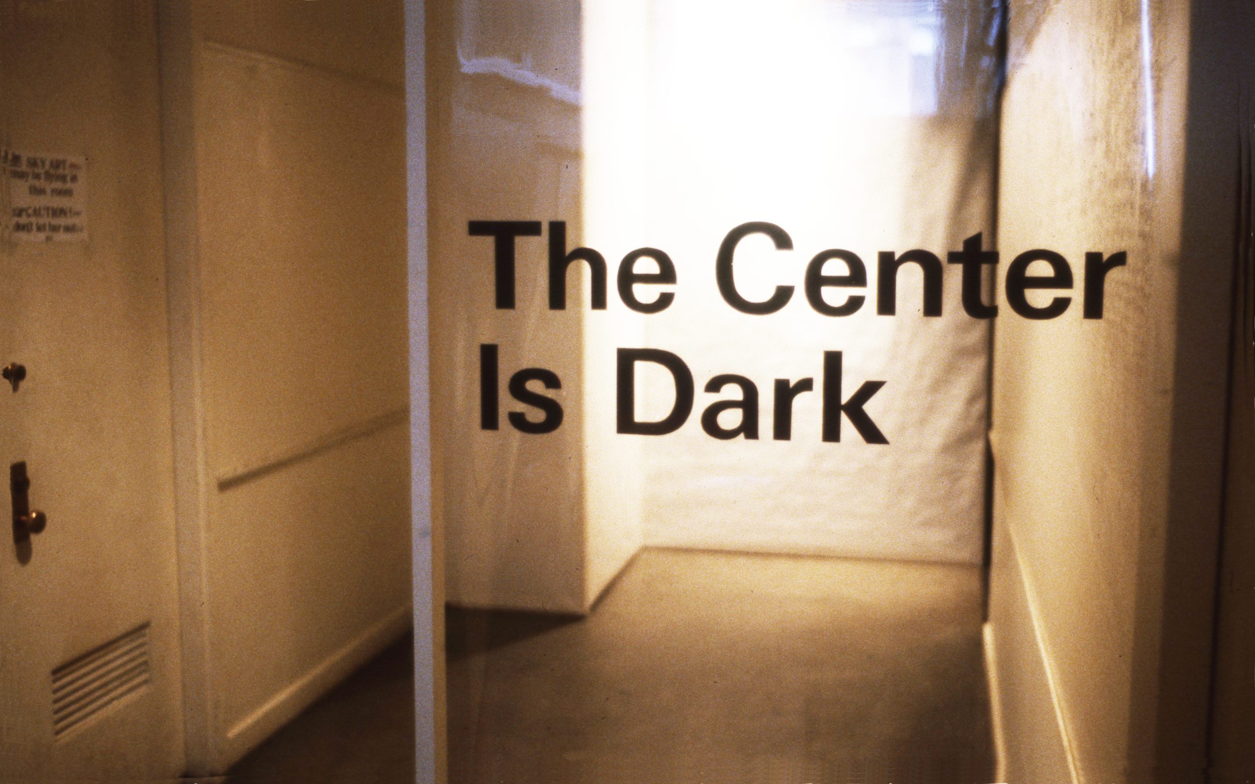 Courchesne, Luc. 1982. «The Center Is Dark [2]»
