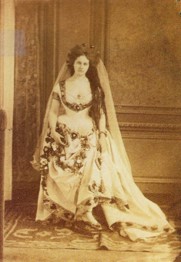 Pierson, Pierre-Louis. 1861-1863. «La Castiglione en Dame de cœurs» [Photographie] 