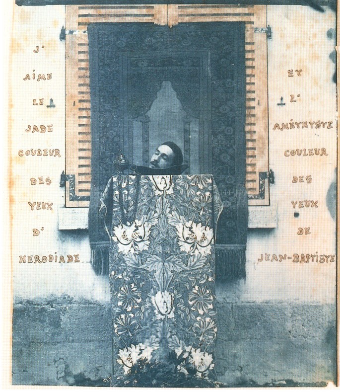 Anonyme. 1885. «Robert de Montesquiou en Saint-Jean-Baptiste» [Photographie] 