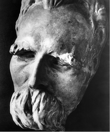 (Fig. 1) Fritz Eschen. Le masque mortuaire de Nietzsche. 1950. Photographie. ©Getty Museum 