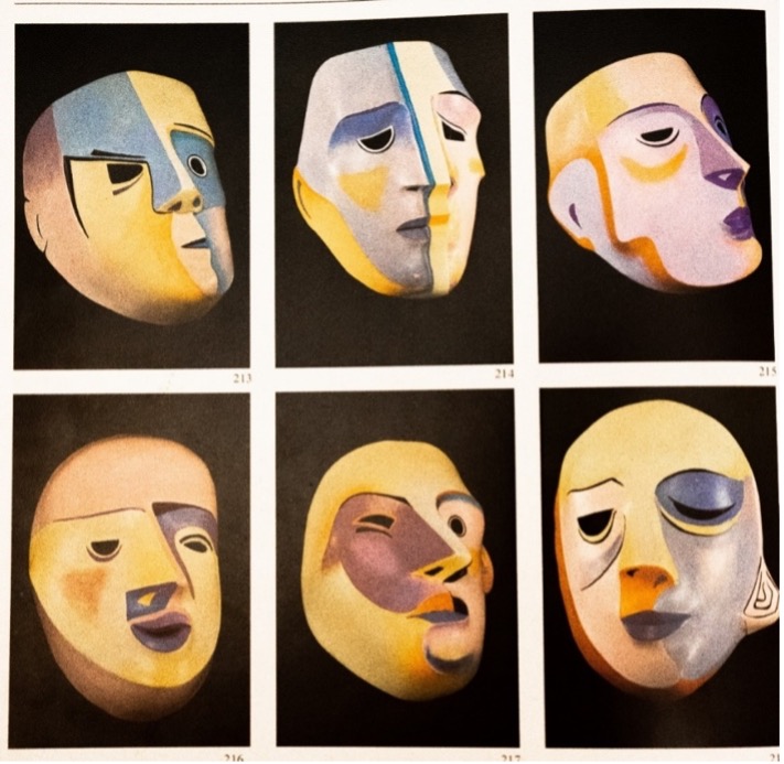 (Fig.3) Masques en cuir peint de Donato et Amleto Sartori confectionnés autour de 1957 pour la pièce de théâtre La favola del figlio cambiato de Luigi Pirandello. (Sartori: 188) 