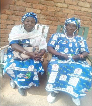 (Fig.3) Femmes en Kaba Ngondo avec imprimés chrétiens (G. Ouambei, N’Djaménam 2019) 