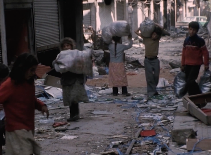 Fig.17 Enfants et pillage. Jocelyne Saab (réal.). 1976. Beyrouth, jamais plus. Liban. 
