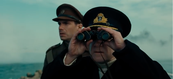 (Fig.8) Dunkirk. 2017. Christopher Nolan (réal. et scén.) États-Unis, Grande-Bretagne, France, Pays-Bas. Bolton, au bout du môle, scrutant l’horizon. 